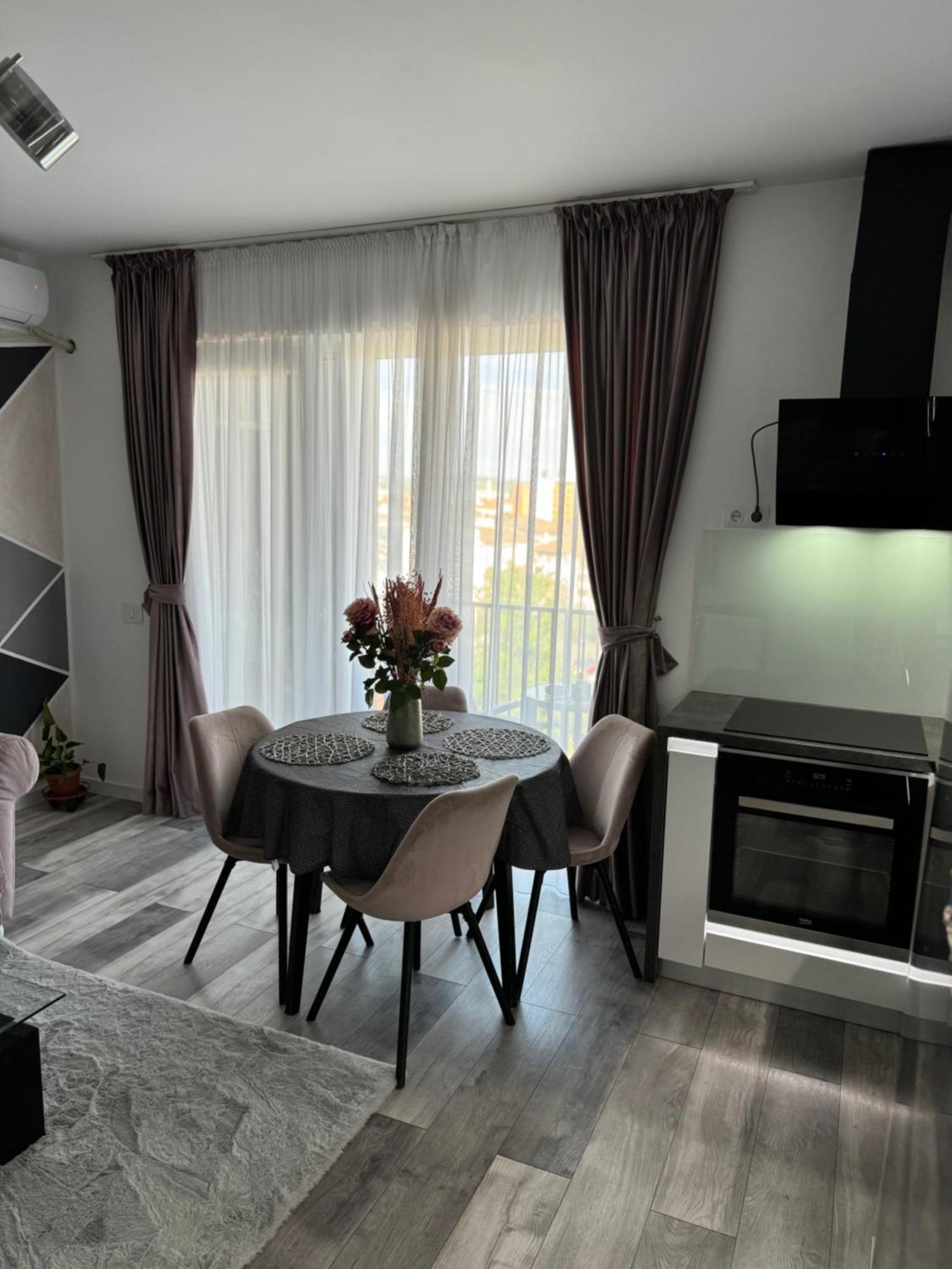 Magnific Apartment Oradea Luaran gambar